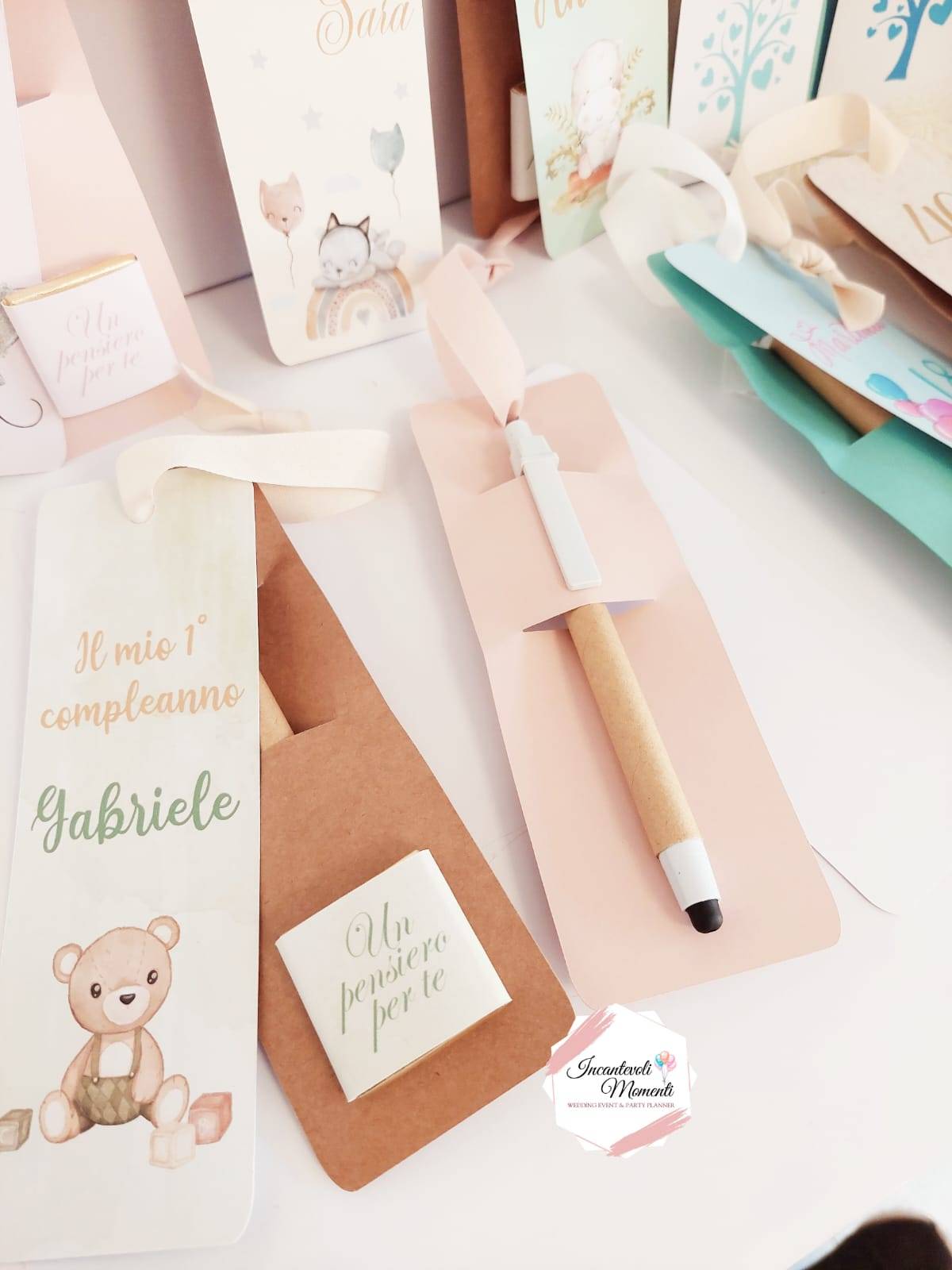 Segnalibro con penna e cioccolatino